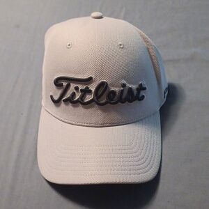 Titleist Pro V1 FJ mesh hat